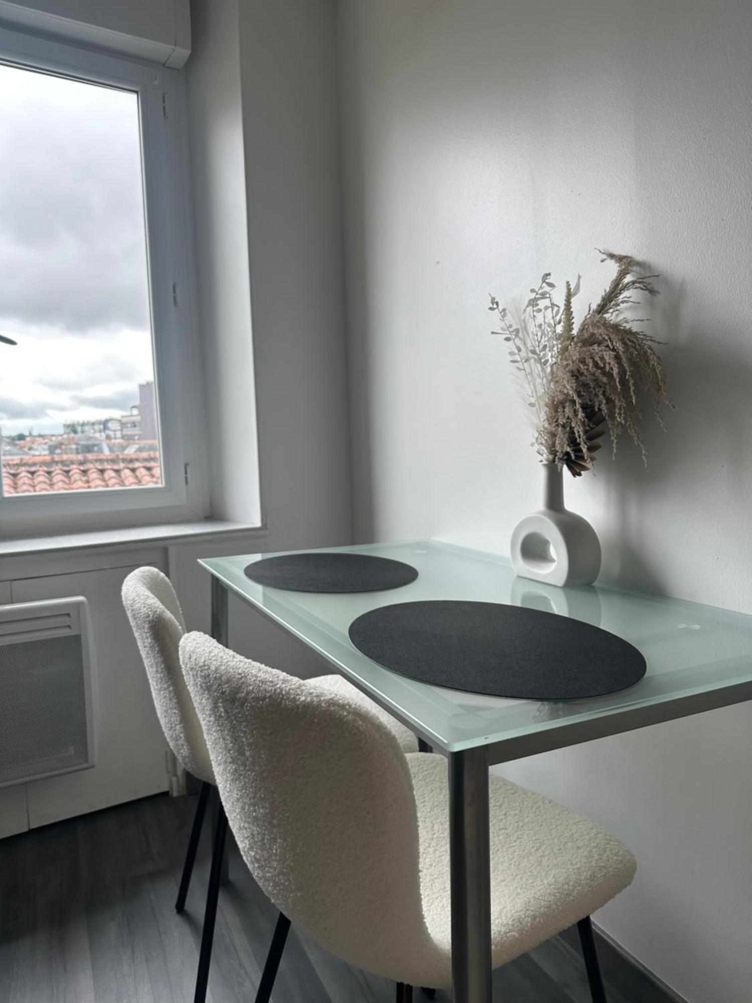 Appartement Cosy En Centre Ville Cholet Extérieur photo
