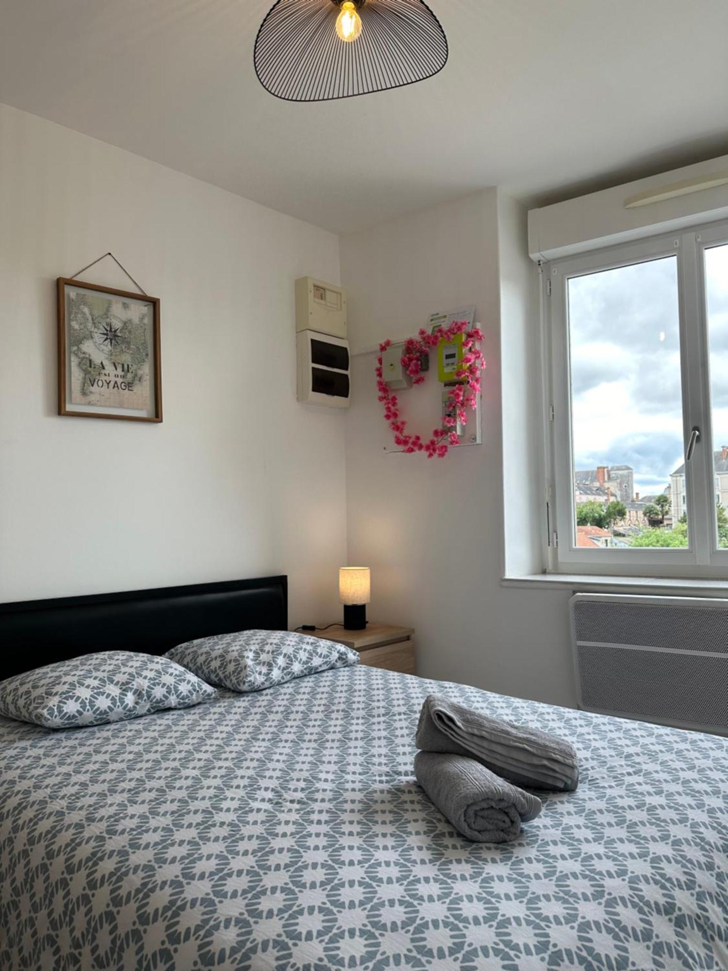 Appartement Cosy En Centre Ville Cholet Extérieur photo